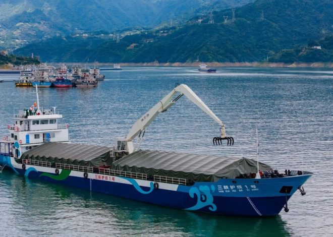 Una «roomba» para limpiar ríos: el barco que la presa de las Tres Gargantas ha puesto en marcha en China