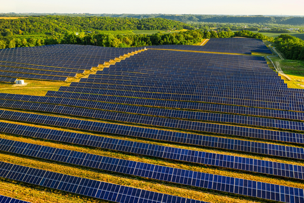 El boom renovable choca con el muro invisible: España tiene más energía verde que nunca pero el sistema no la aguanta